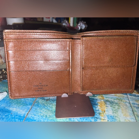 Louis Vuitton MEN’S vintage monogram bifold wallet - Picture 4 of 13